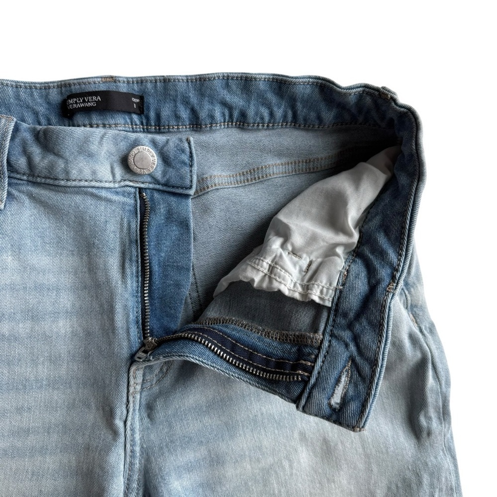 Vera Wang distressed Boyfriend Cropped Denim Jeans Light Blue Size 8 Mid Rise - Picture 3 of 9